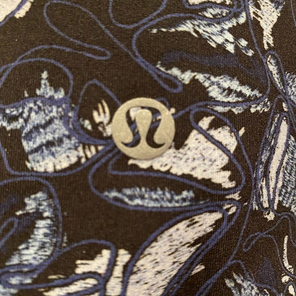 Lululemon Wonder Under Blue Floral Leggings | Color: Black/Blue | Size: 6 - Picture 8 of 8